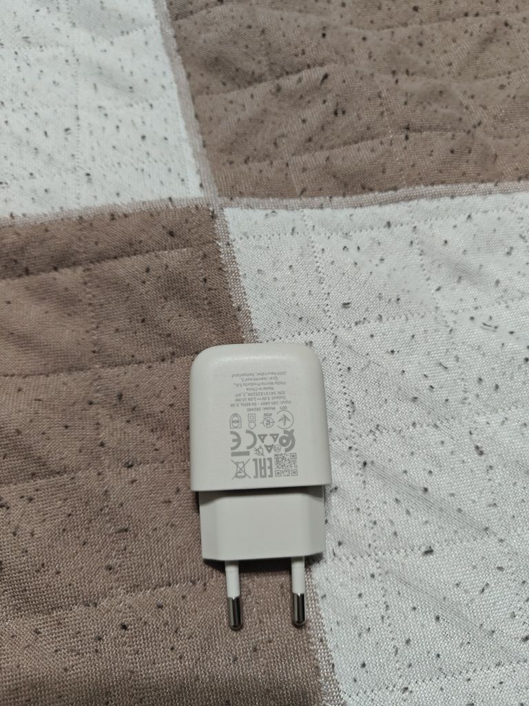 Продам зарядный адаптер