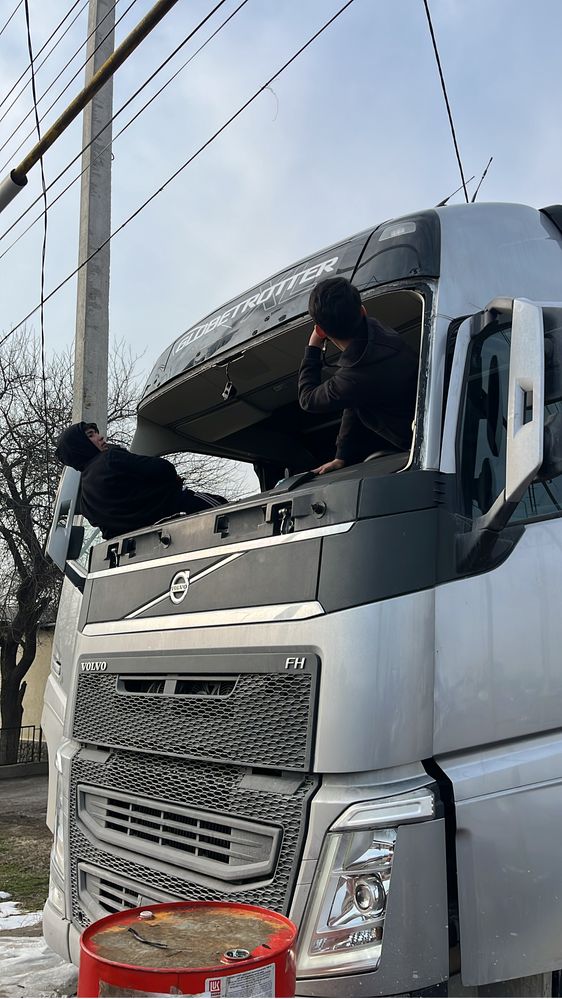 Лобовое стекло на грузовые авто