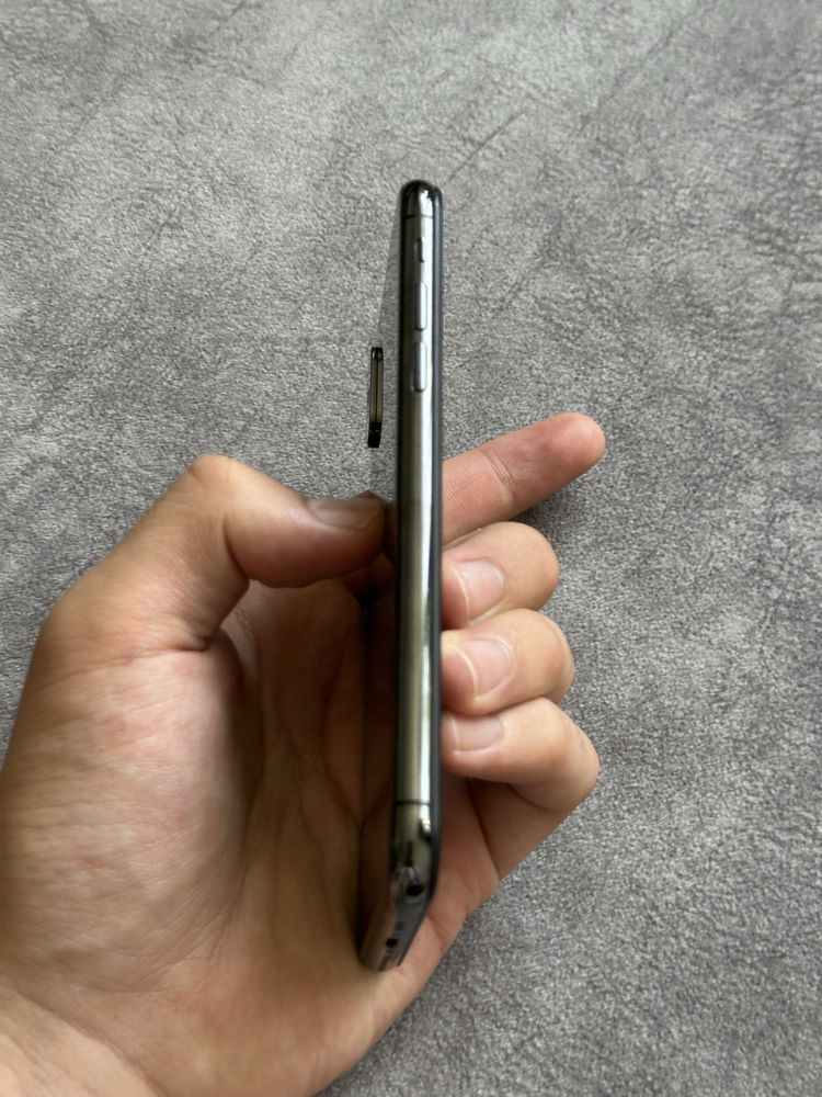 iPhone XS 64гб в отличном состоянии