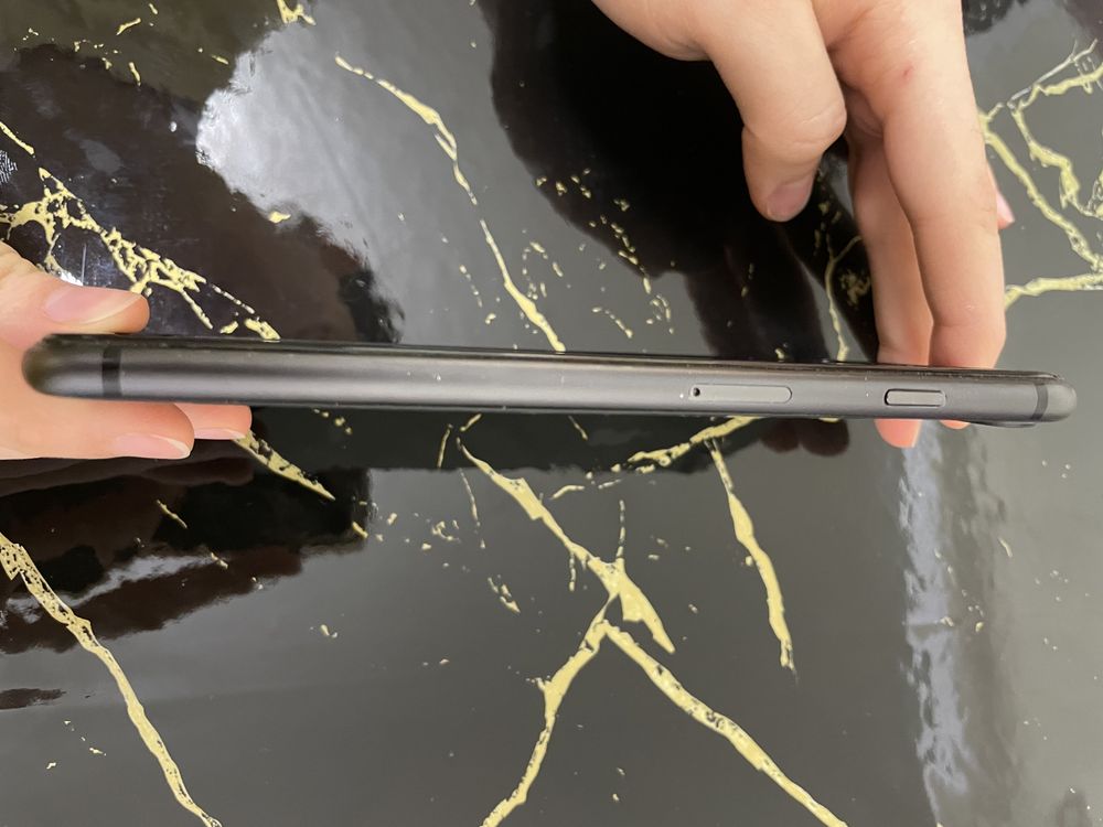 iphone 8+ продам