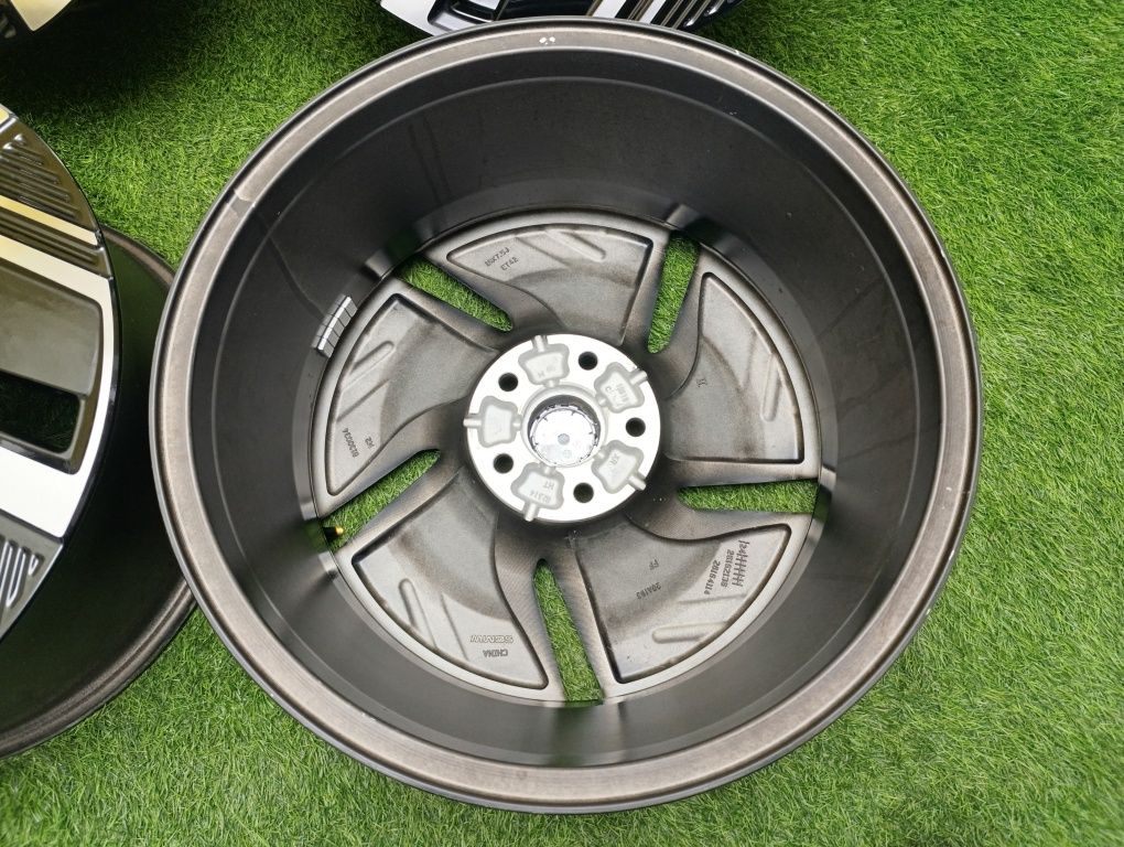 Диски R18 5×114.3 на Hyundai и другие.