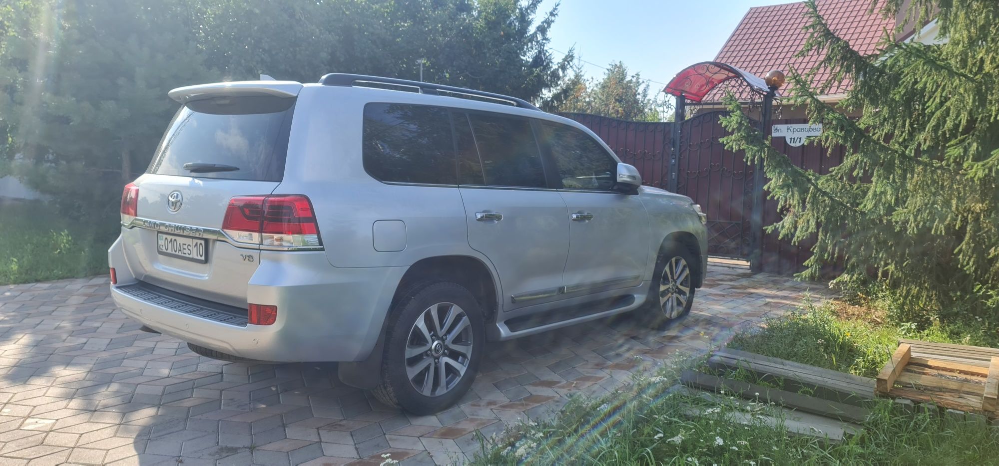 Land Cruiser-200