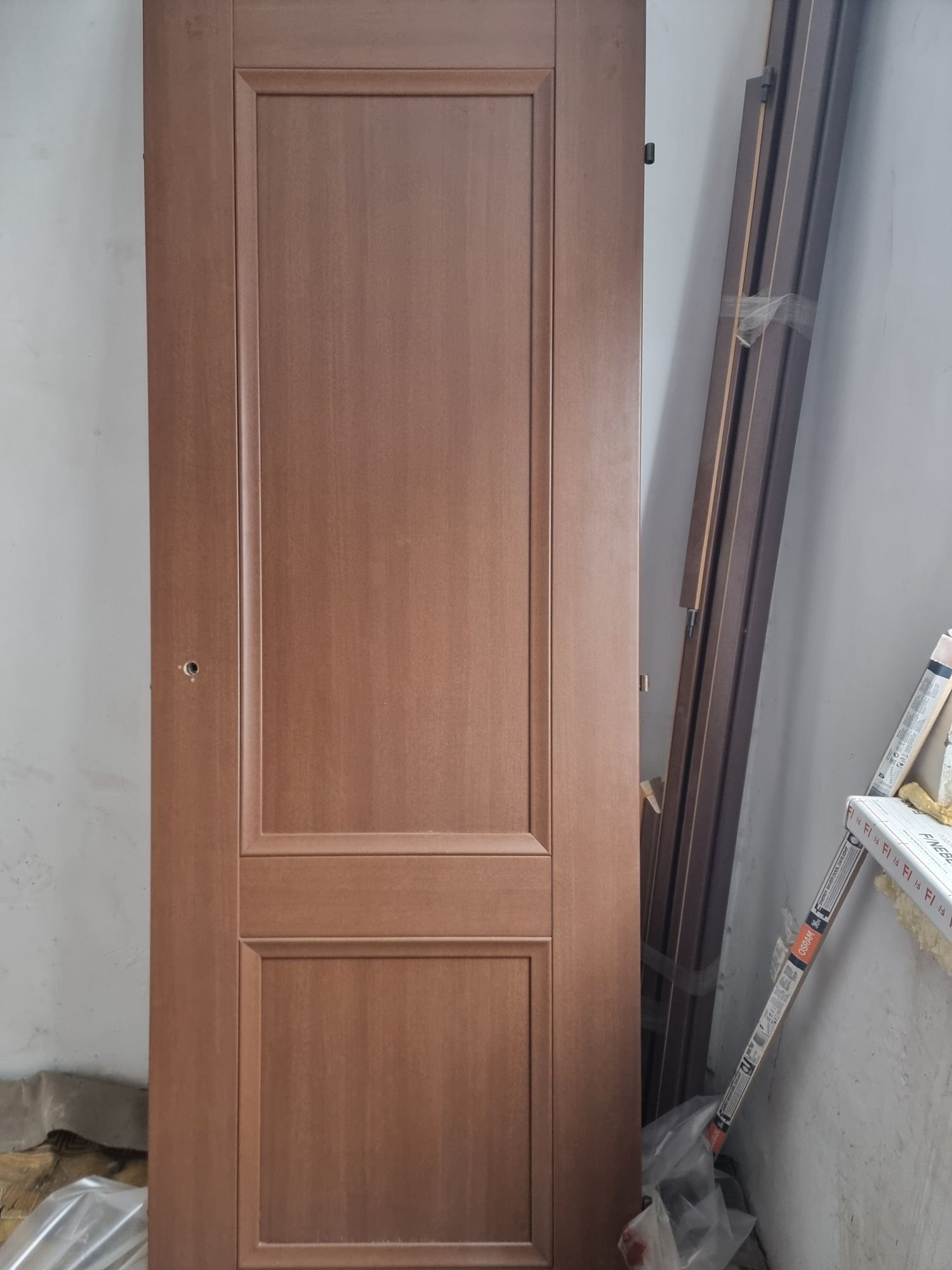 Продам дверь входную с коробкой