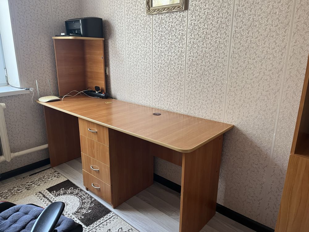 Компьютерный стол