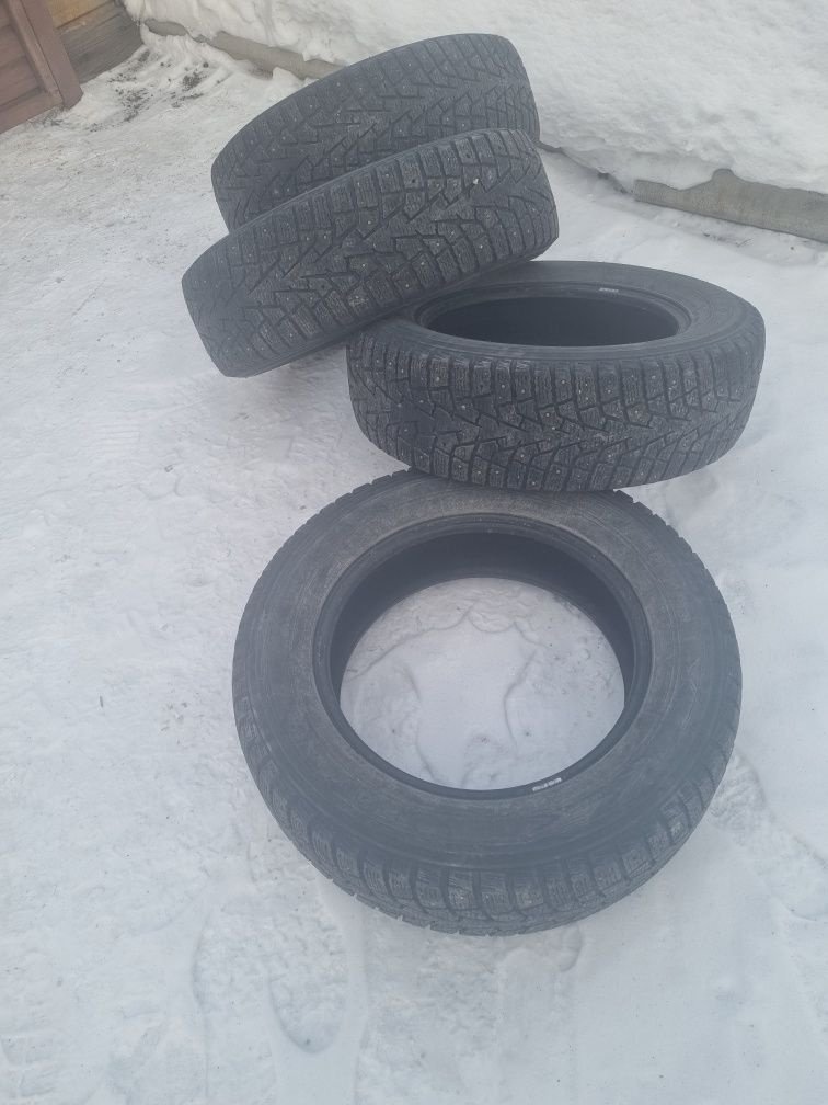 Продам зимние шины MAXXIS 225/65 R17