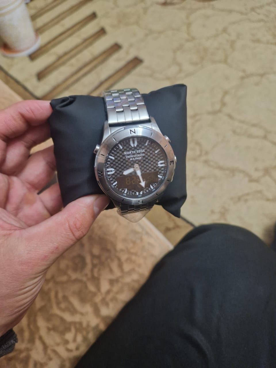 Продам часы новые North Edge