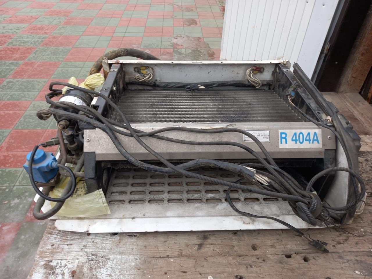 Холодильная установка на автомашину 20 куб . На 24 Вольта