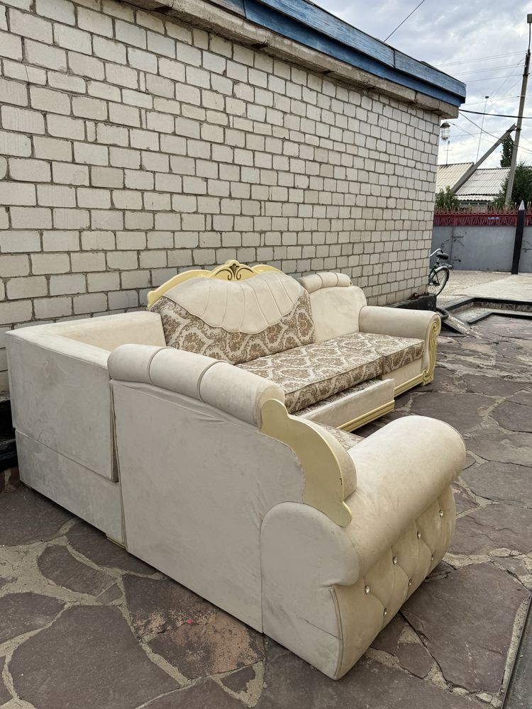 Диван в хорошем состояний