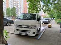 Toyota  В категория - 2011 г ( бизнес , семейное авто ) спешите