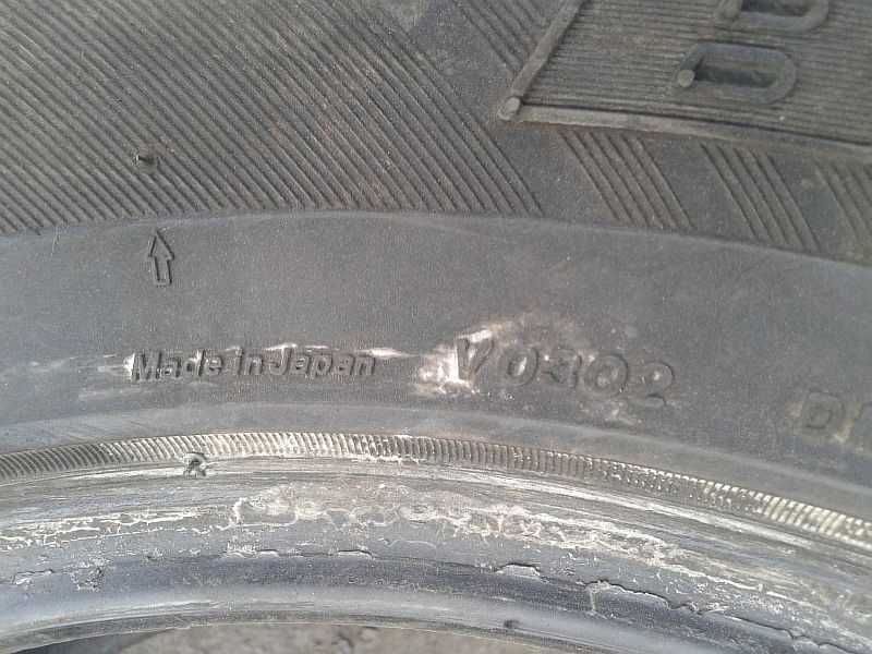 Шины 225/70 R17 - "Bridgestone Blizzak DM-Z3" (Япония), липучки.