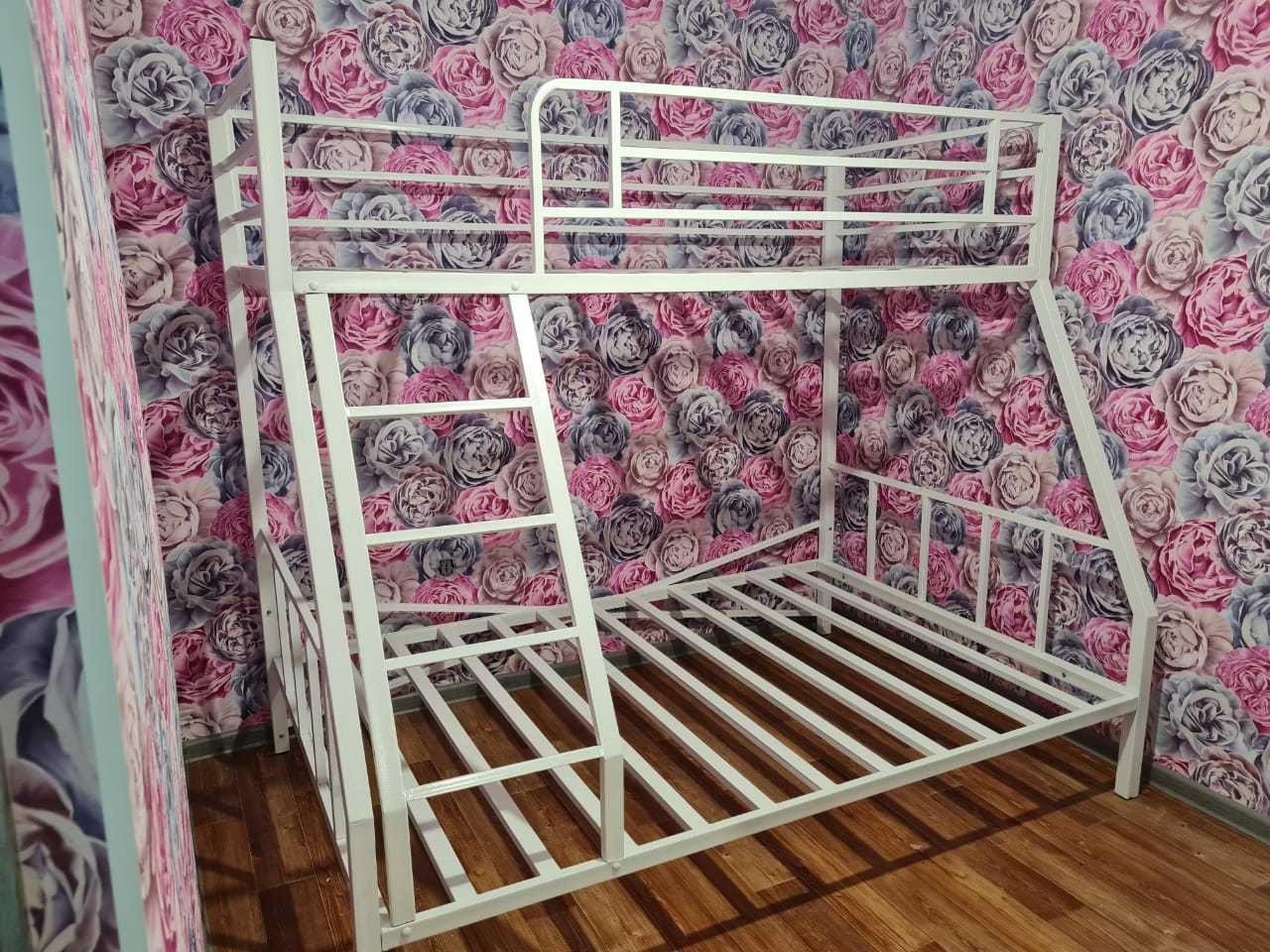 Металлическая двухъярусная кровать (двухярусная). Доставка бесплатно.