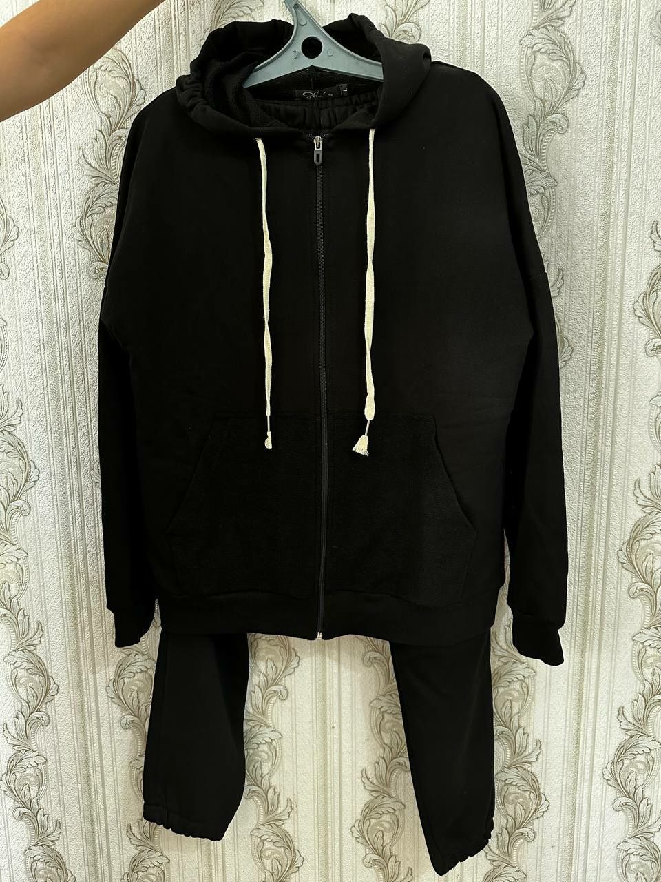 Продам женский спортивный костюм