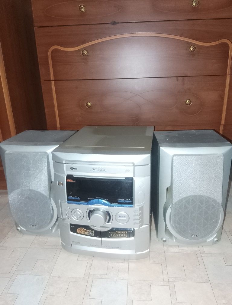 Продам музыкальный центр б/у