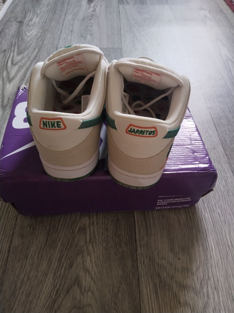 Продаю кросовку nike jarritos