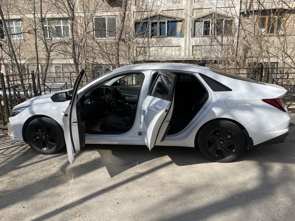 Авто как новое в отличном состоянии в белом цвете