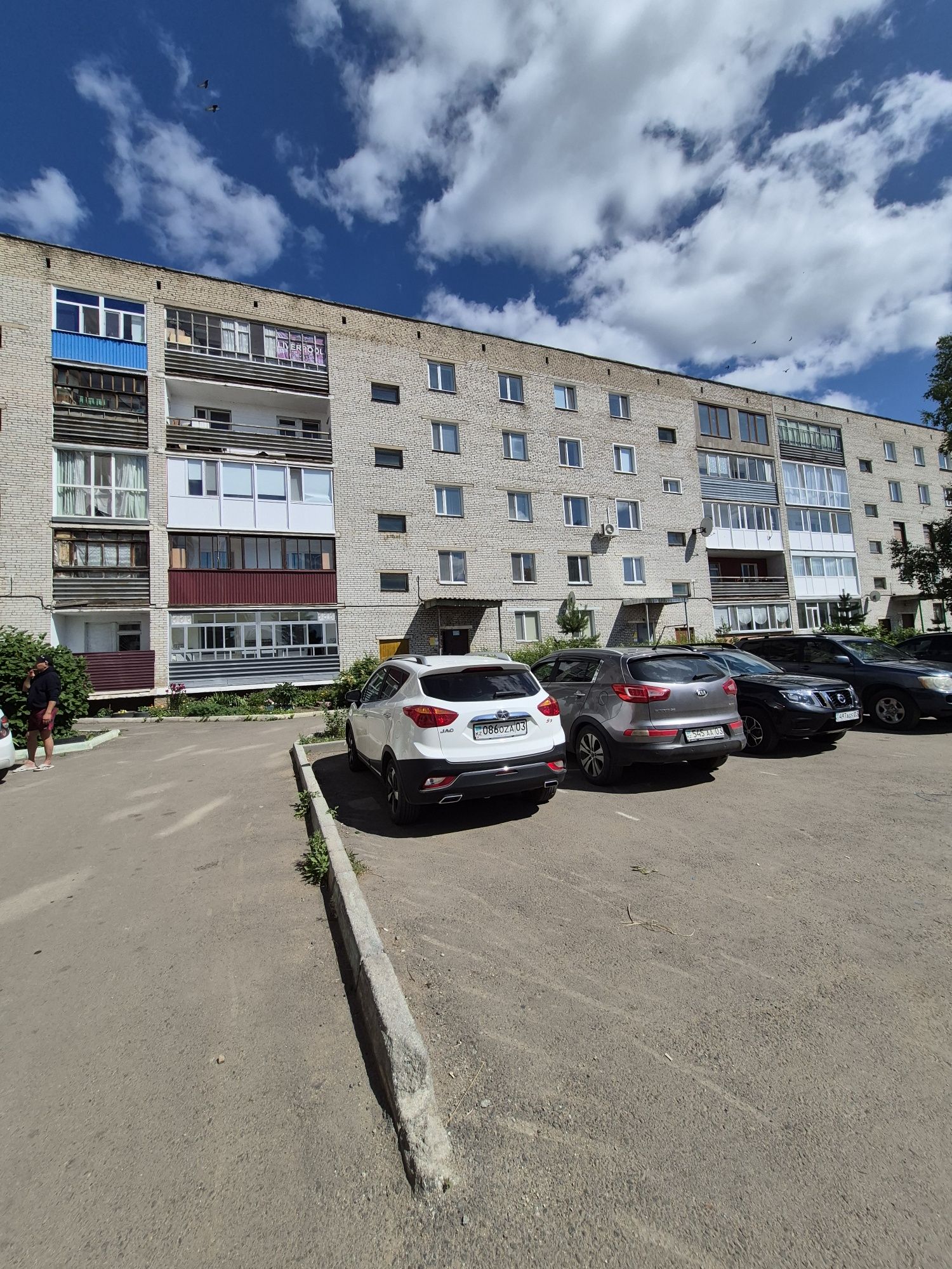 Сдам 3-х комн. кв.долгосрочно семейной паре или семье с 1 ребенком.