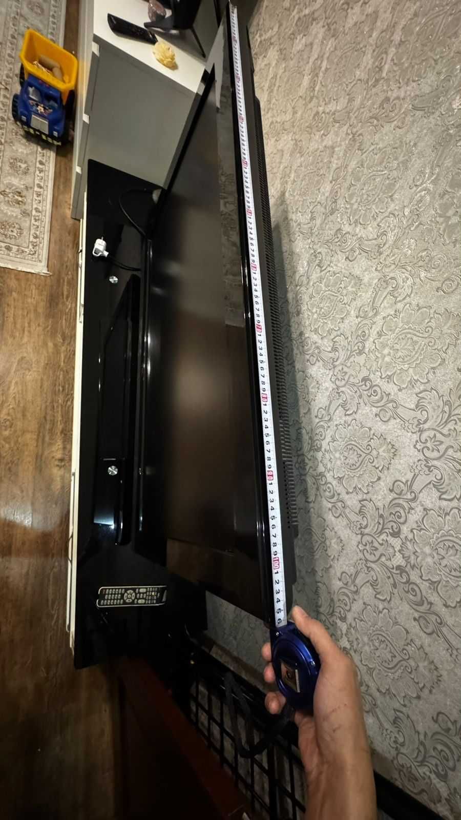 Телевизор TCL старого формата