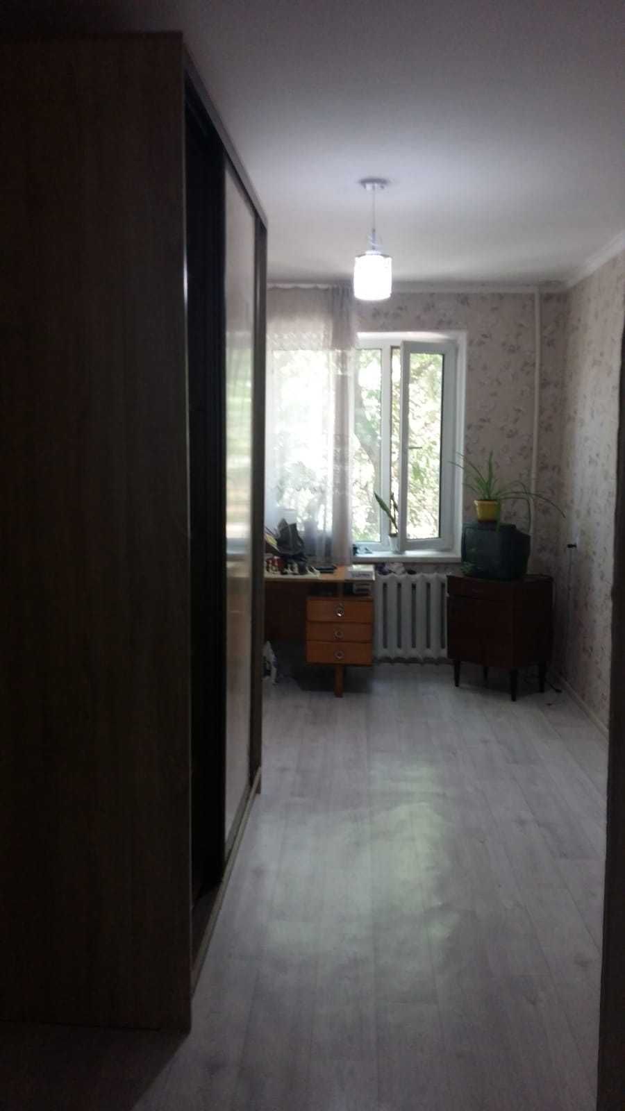 Продается 2 комнатная .3 этаж.Неугловая.