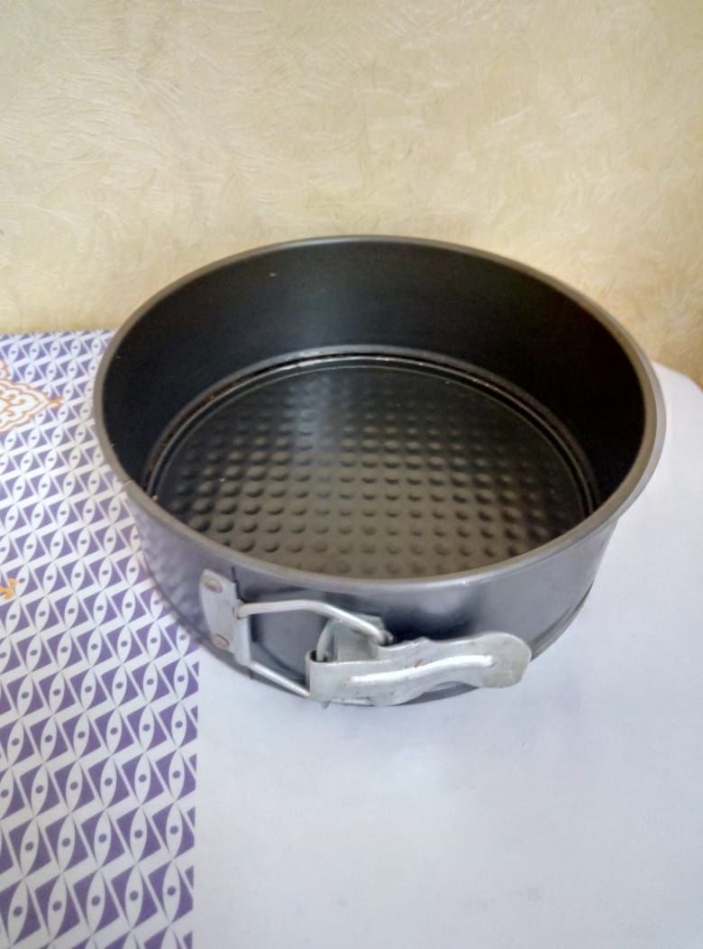 Миксер,бакалы и посуда разная