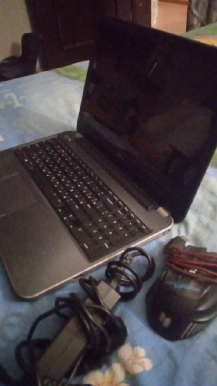 Ноутбук Dell старенький
