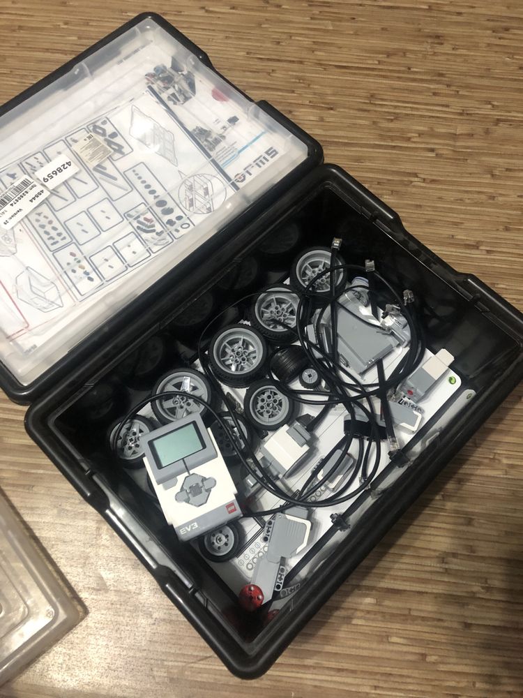 Продам LEGO EV3 2 набора