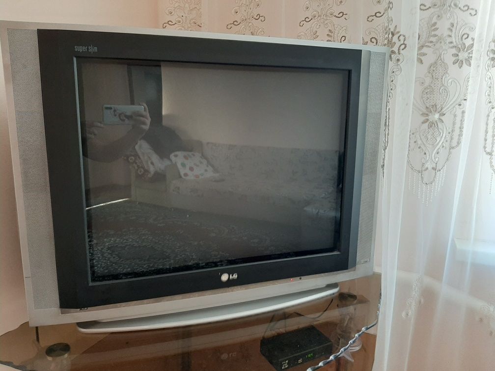 Продам телевизор с подставкой