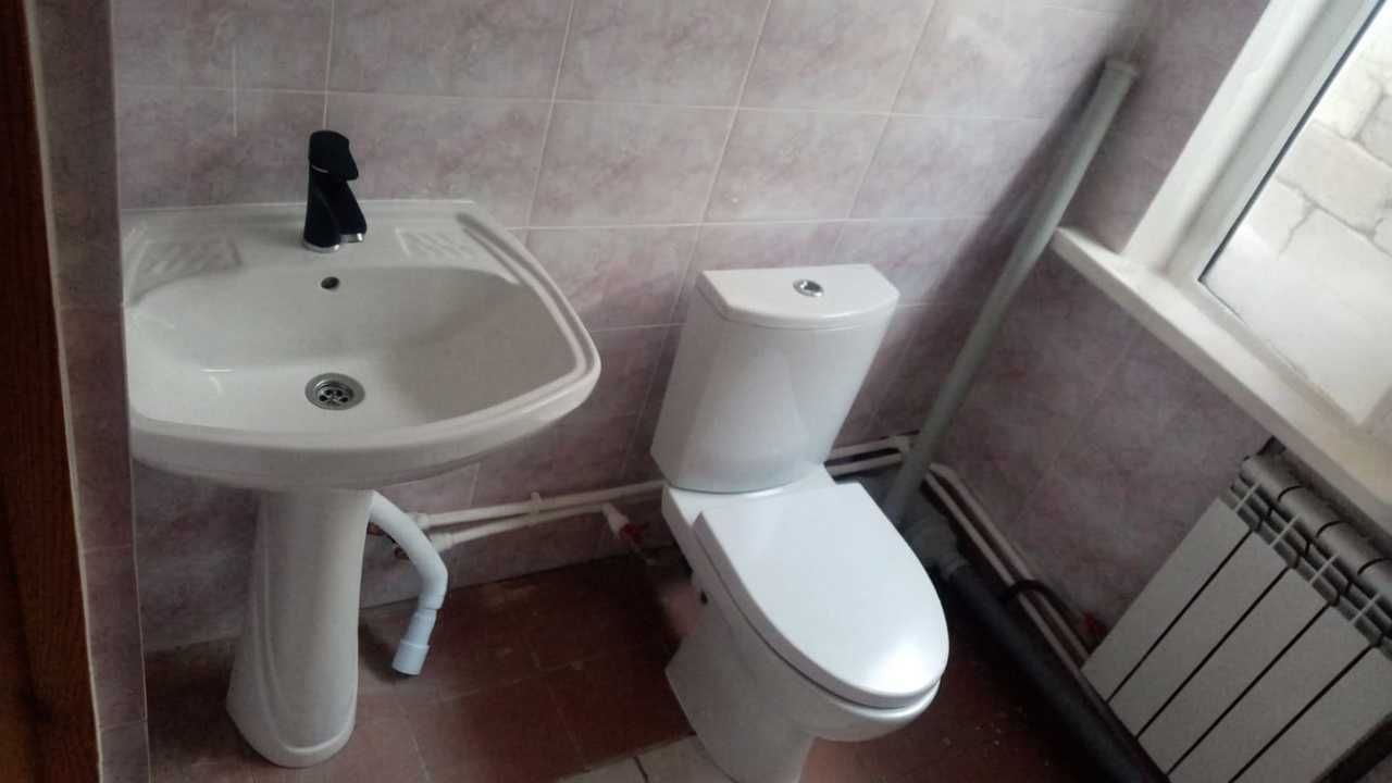 Отдельно стоящее коммерческое здание в 2 этажа 450 кв.м, земля 8 соток