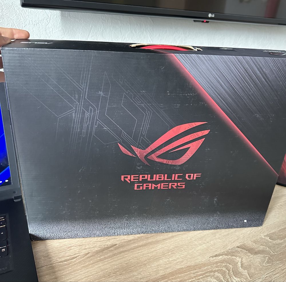 Asus Rog Strix Gaming ноутбук ( GL703GE ) 17.3 дюйма