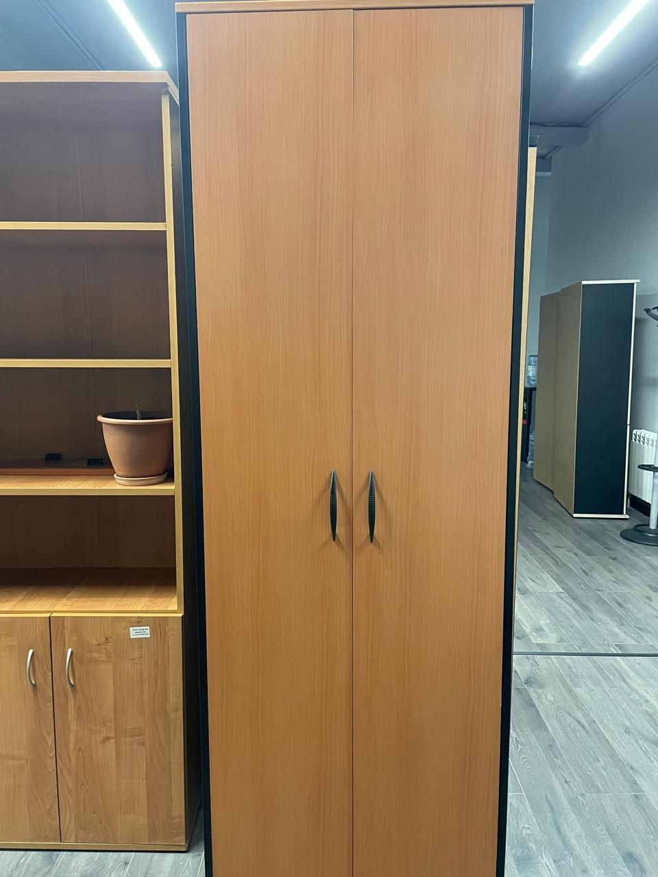 Организация продает фискальники, деактиватор, столы, шкафы и многое др