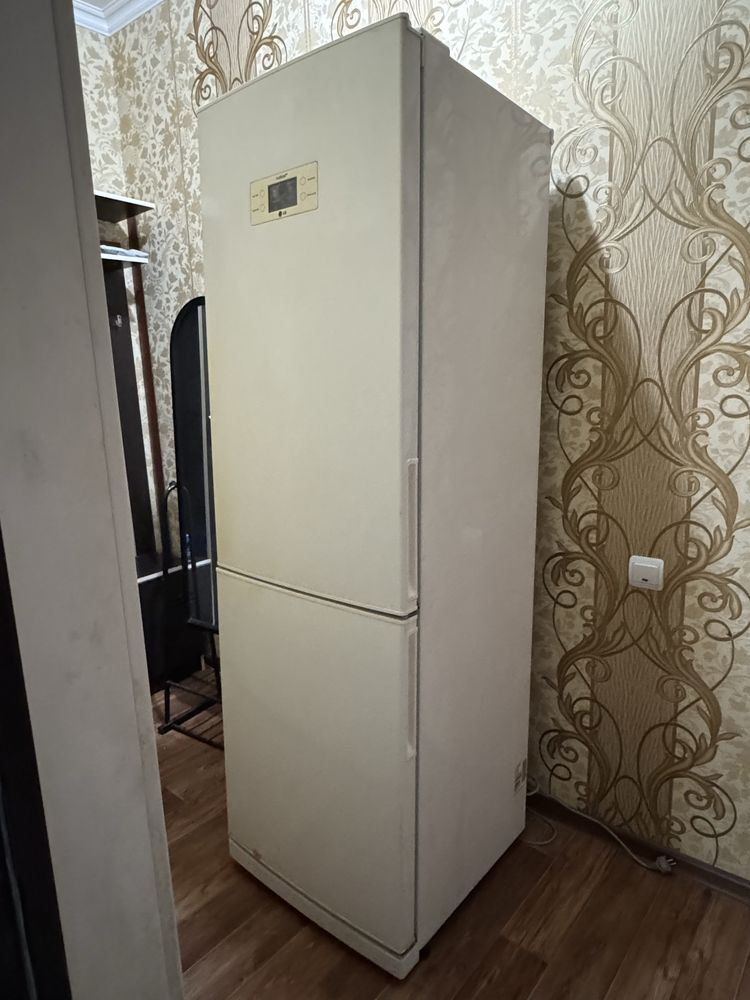 Продается холодильник LG