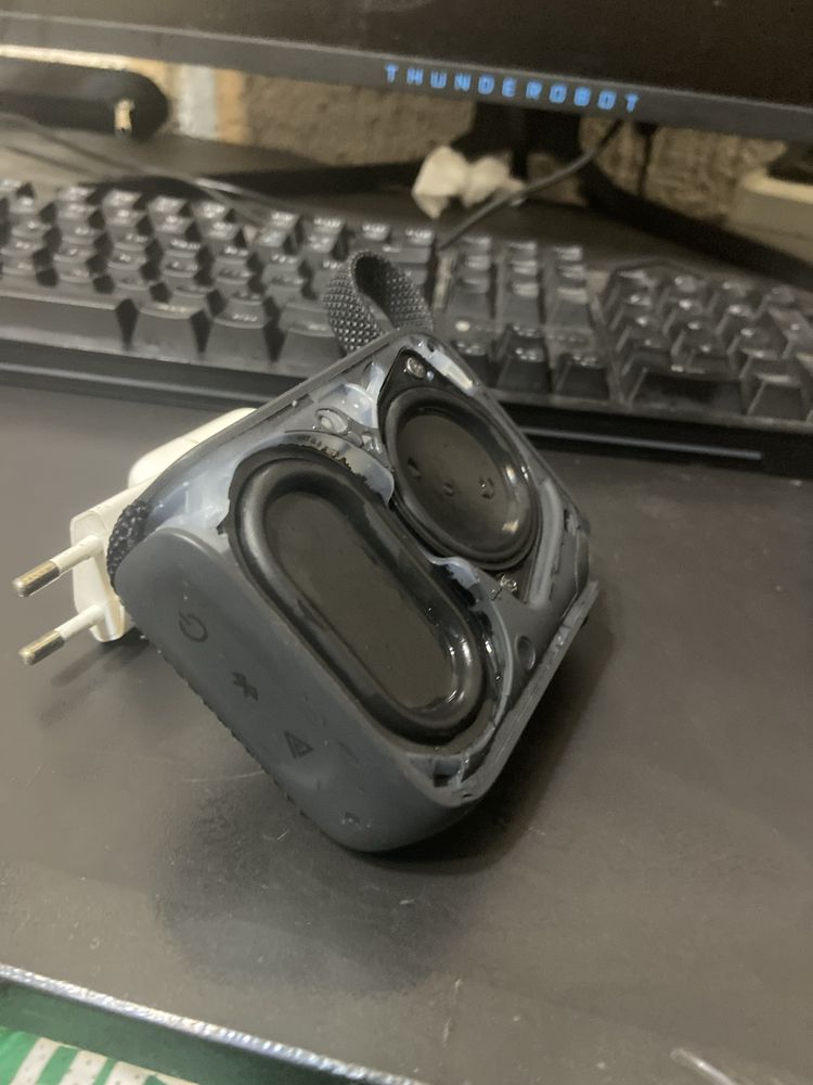 Продам рабочию колонку JBL GO 4