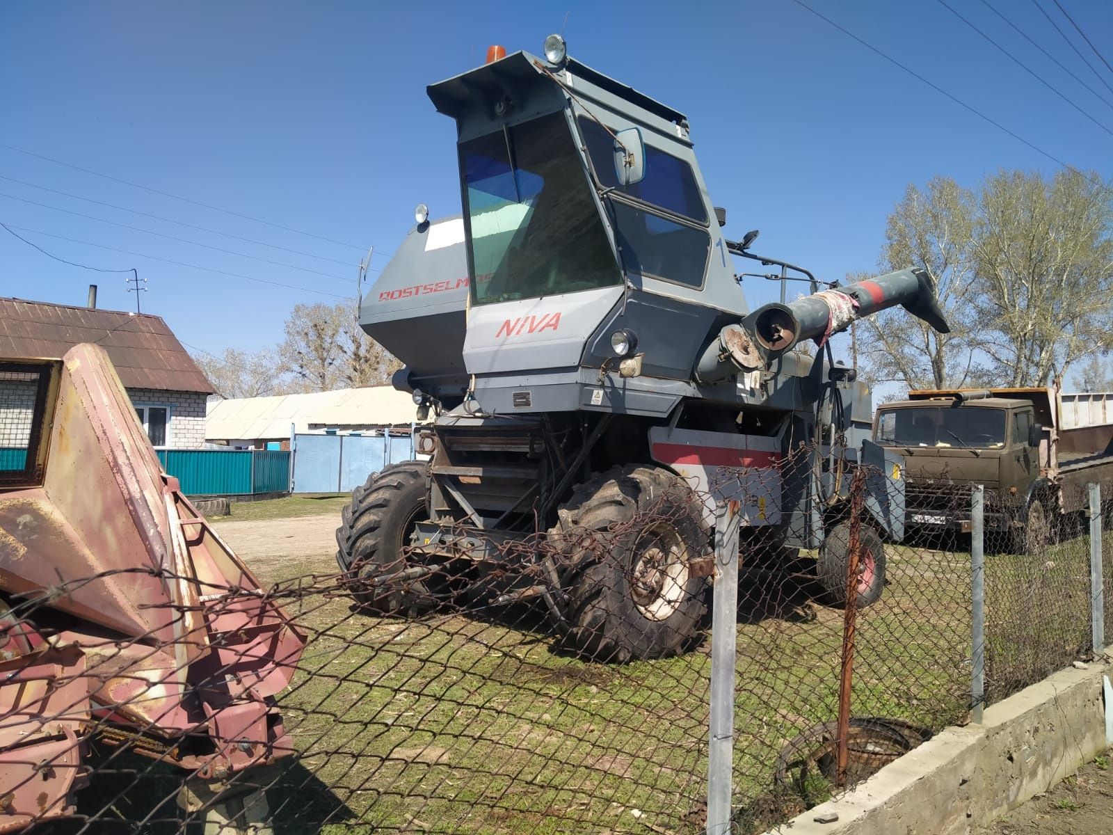 Продам комбайн нива Эффект в хорошем состоянии на ходу без проблем