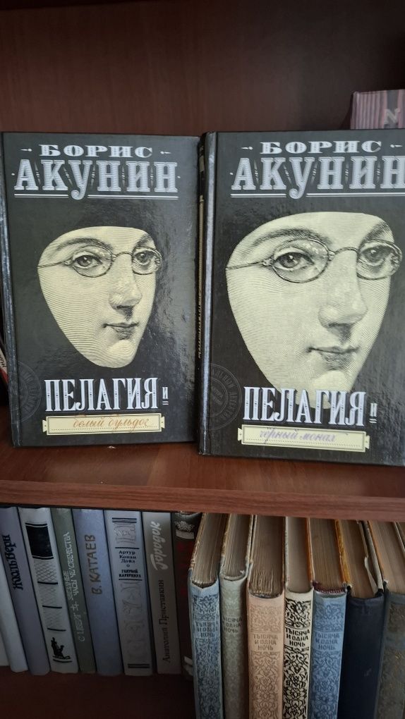 Книги разного жанра в отличном состоянии. От 400тг