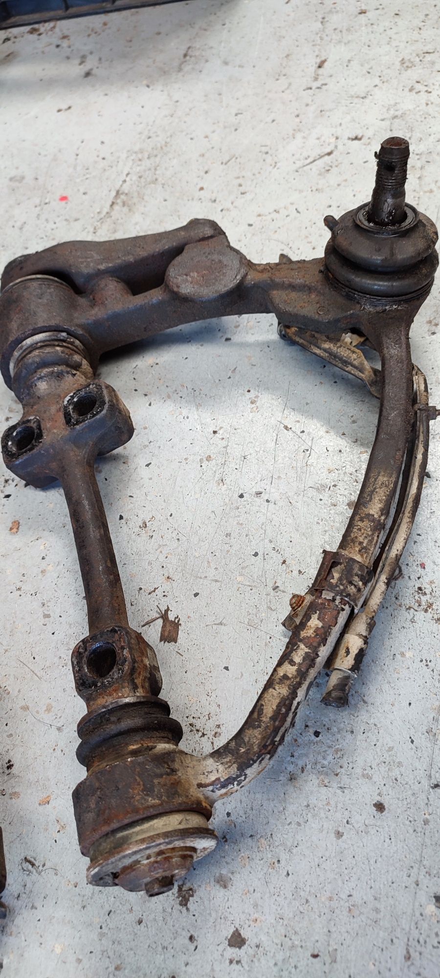 Рычаги Toyota Hiace 106  2WD 4WD (верхние)