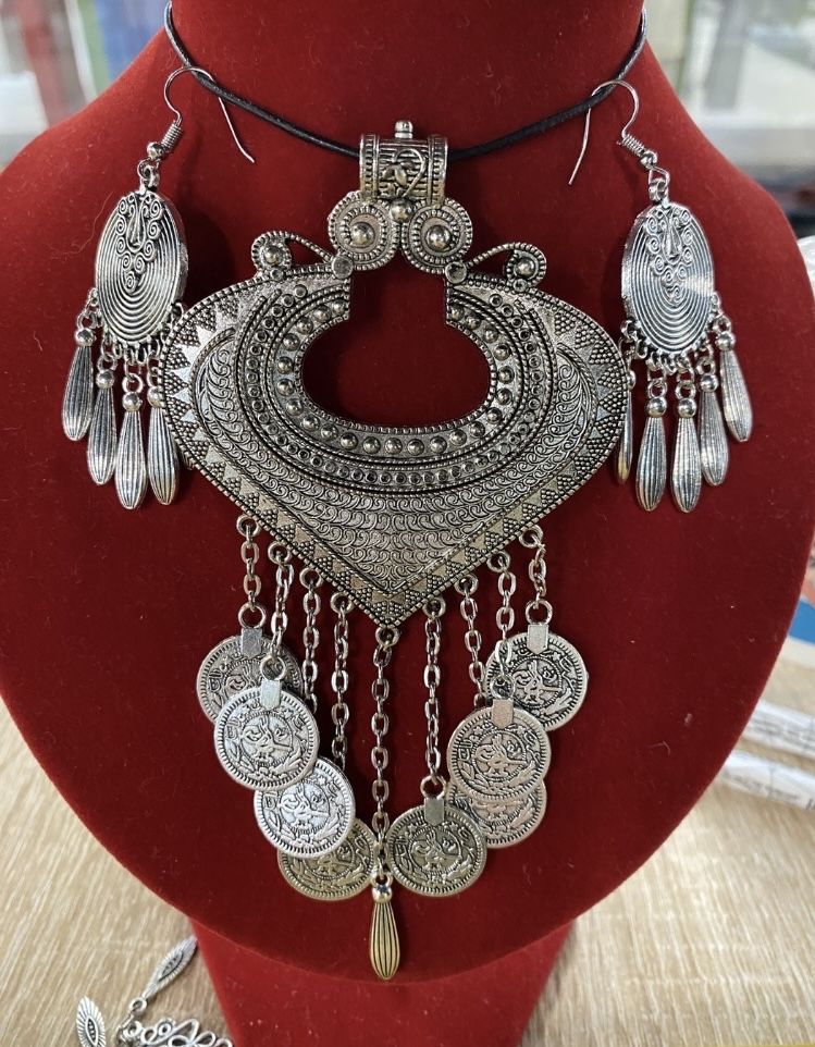 Продам корзины, такия, украшения