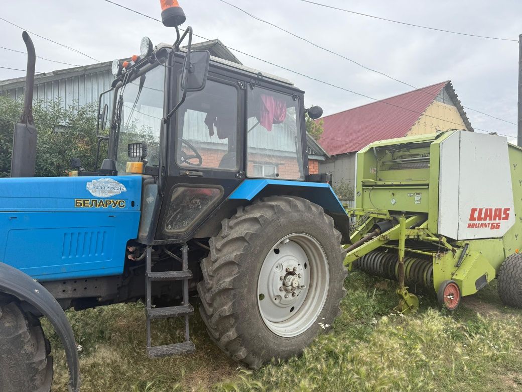 Трактор. МТЗ 892.2 и пресс подборшик CLASS ROLLANT 66
