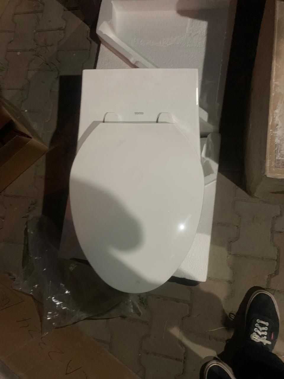 Унеазы  4 единицы под инсталляцию