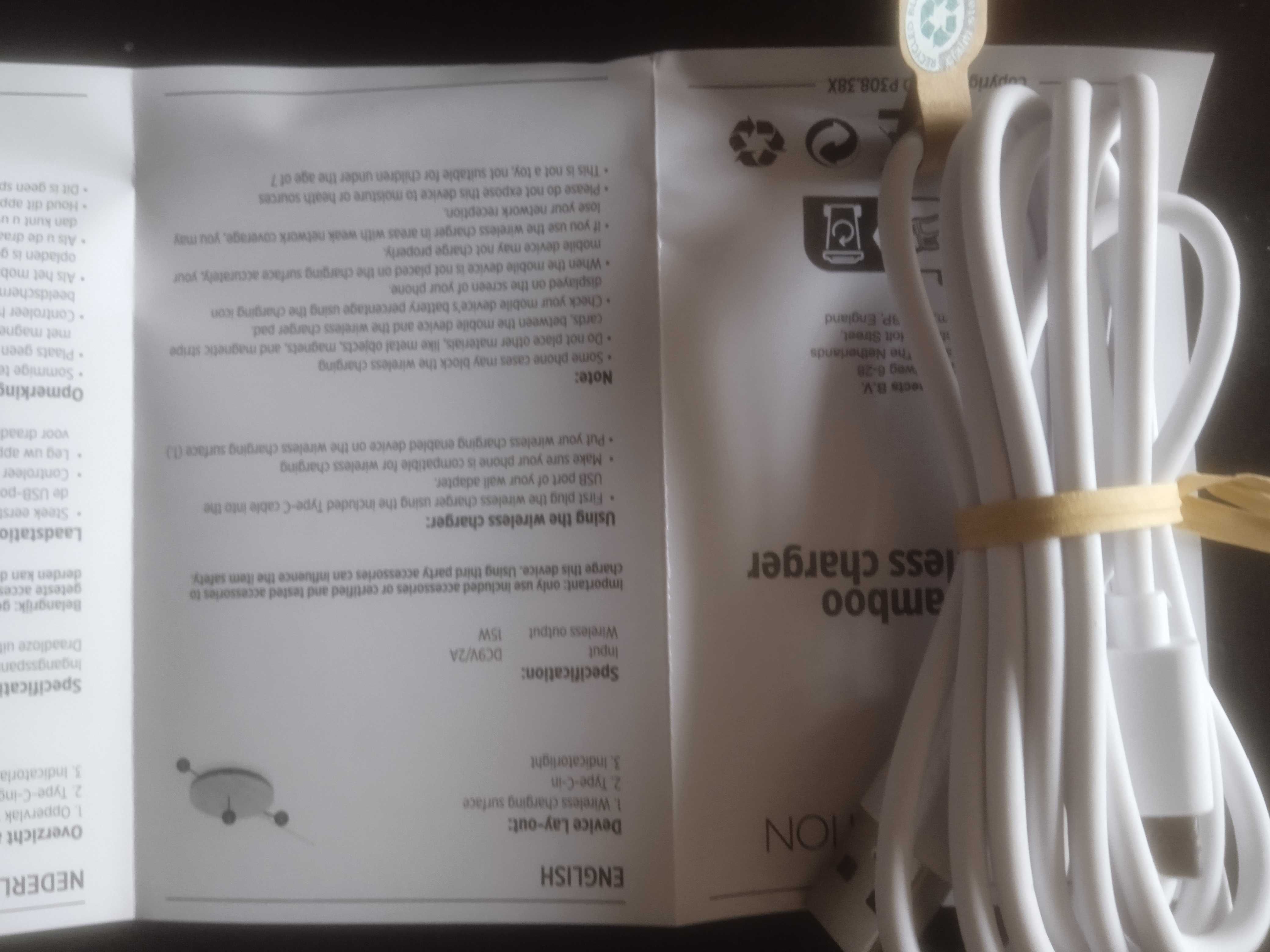 Зарядка без контактная подарочная. Input 5V/2A, Output 5W/1A.