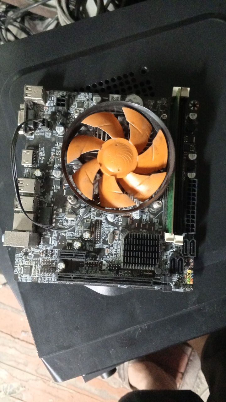 Продам платы H61 Pentium G620 ОЗУ 2g 2шт,G840 ОЗУ 4g 1шт,i3 2100 1шт