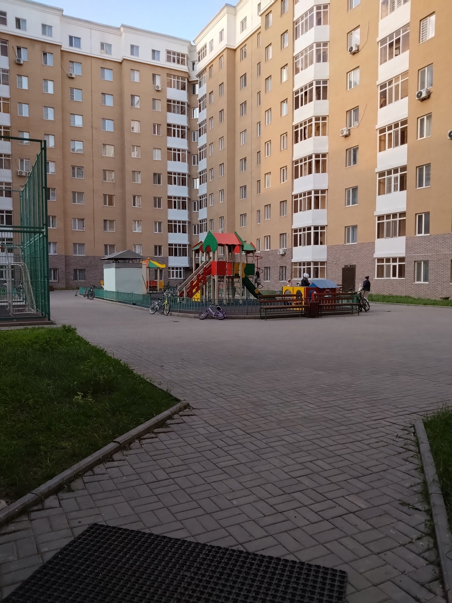 Евродвушка + паркинг в центре левого берега