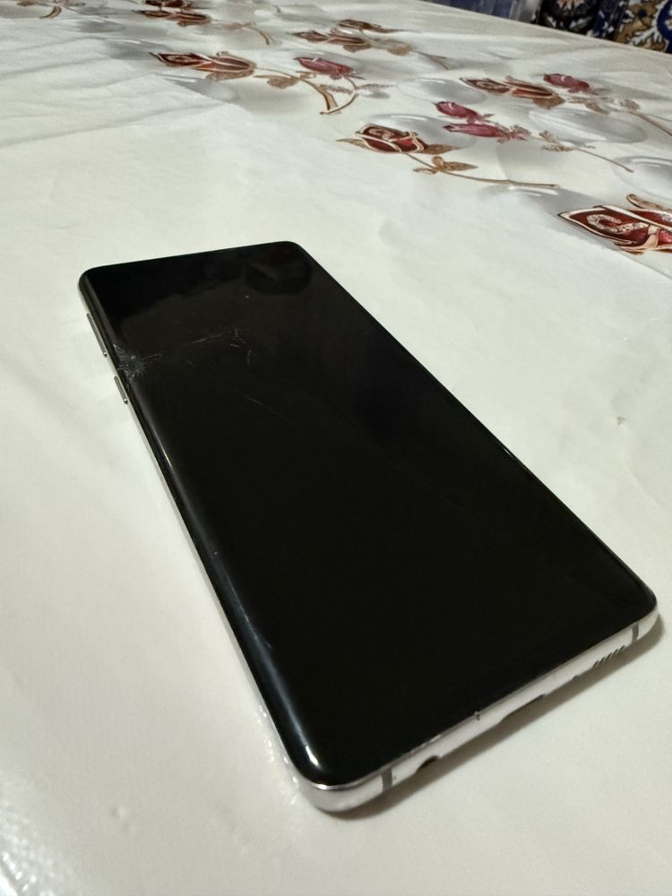 S10 samsung в хорошем  состоянии