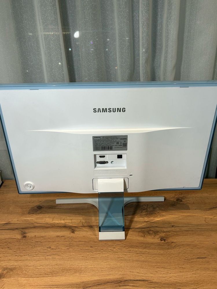 Монитор Samsung.