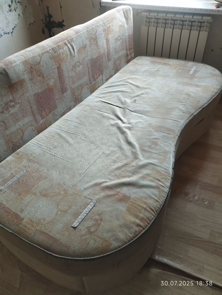 Продам диван в хорошем состоянии