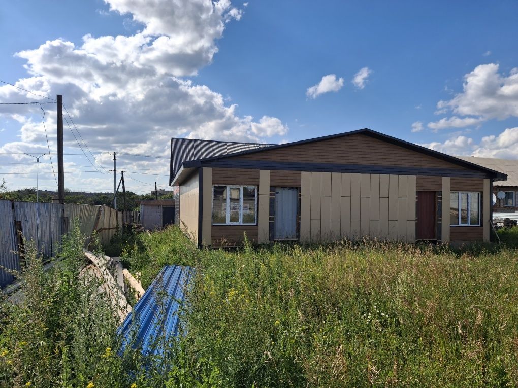 Продам дом можно под коммерческое помещения