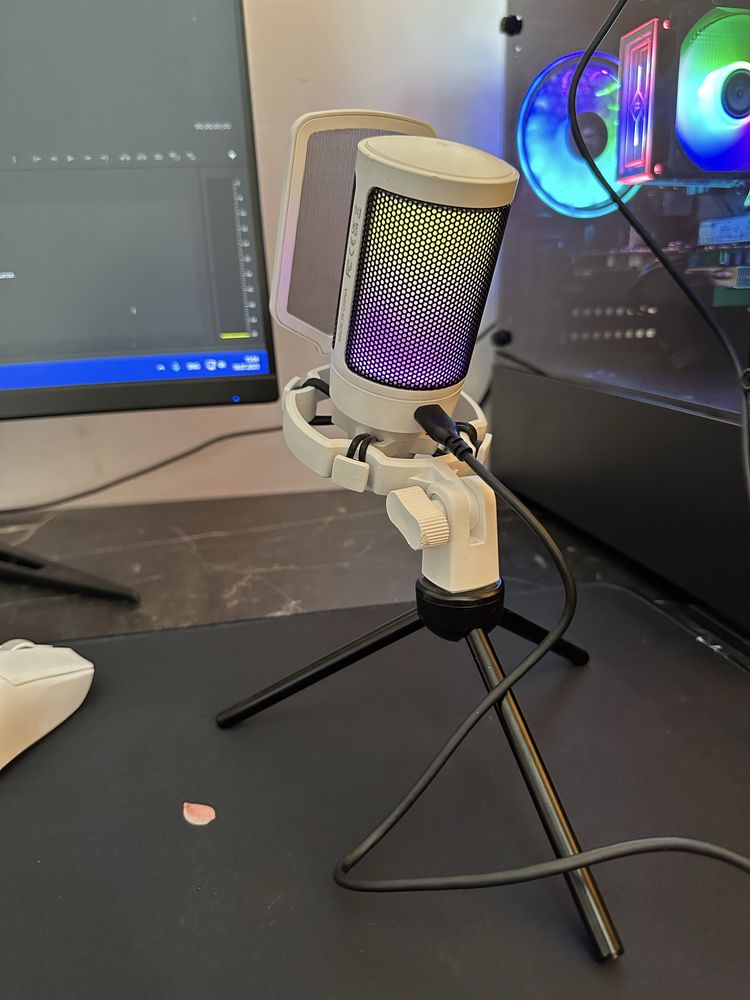 Микрофон Fifine AmpliGame A6V в белом цвете