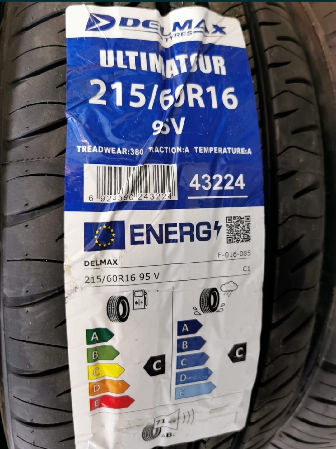 Продам Комплект 4 шт. новых шин Delmax 215/60/16 на дисках R16