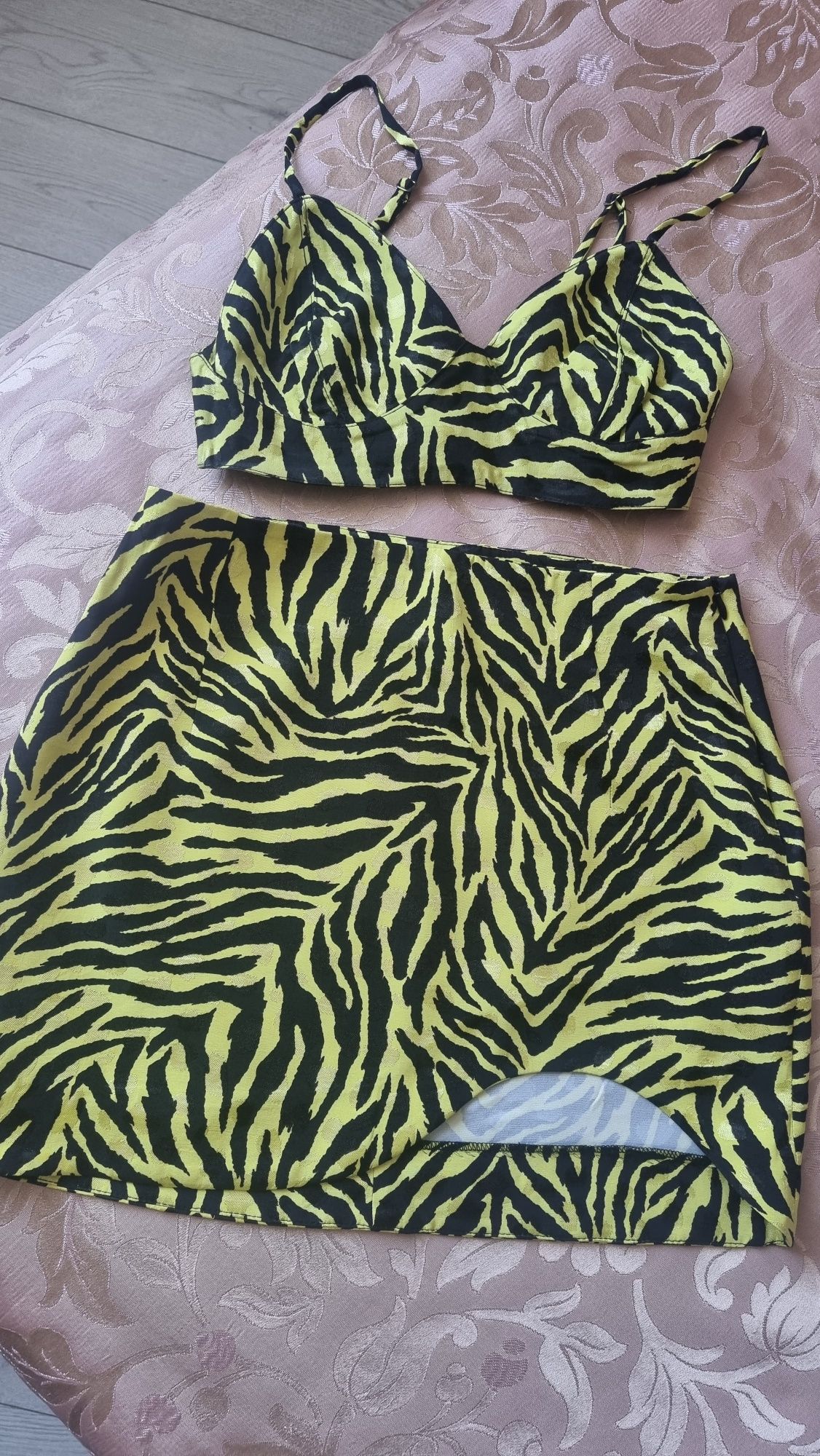 Продам стильный костюм