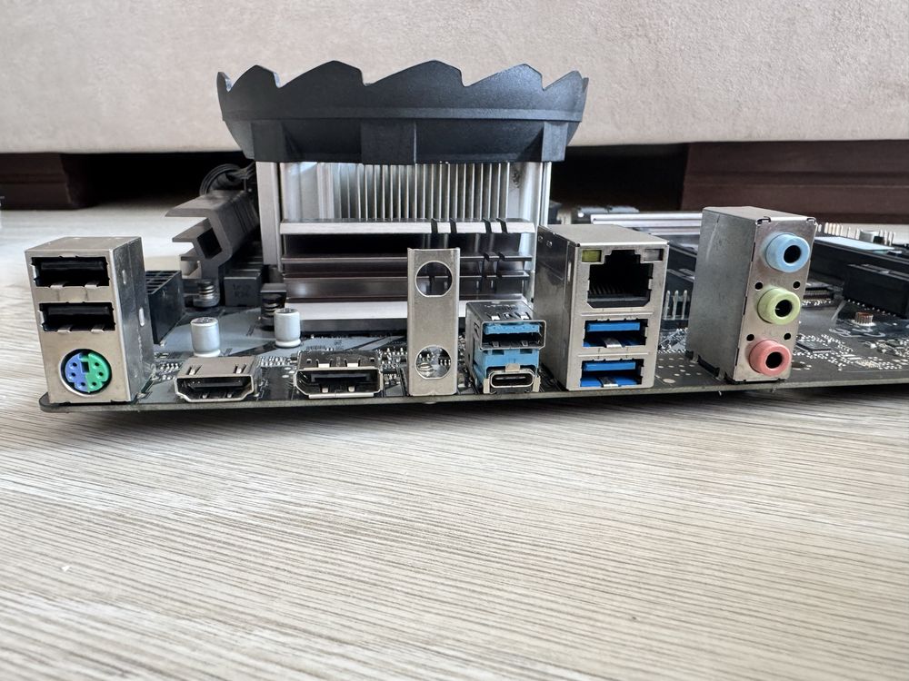 Материнская плата  ASRock H470 + i5-10400f + 16 Gb DDR4