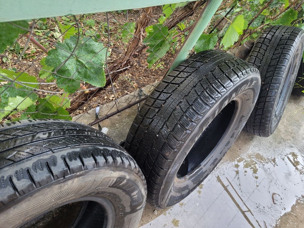 Продам комплект всезонных баллонов 215/70/R16