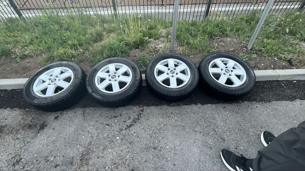 Продам шины б/у от киа серато